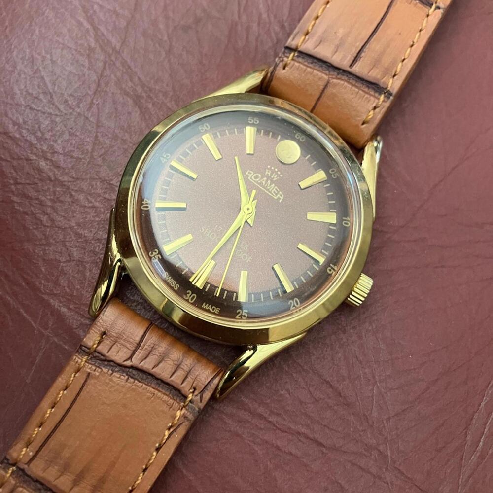 Vintage Roamer hand wind 1970s Vintage Gold and Brown Men's Watch